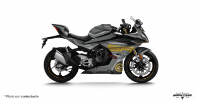 Le kit déco Haroc pour la 450 SR CF MOTO est conçu pour transformer l'esthétique de votre moto avec un style unique et percutant. Disponible en trois couleurs – gris, pistache et rouge