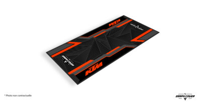 Protégez votre sol grâce au tapis environnemental moto KTM, conçu spécialement pour les passionnés de vitesse et de sports mécaniques !