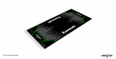 Affirmez votre passion pour la marque japonaise avec le tapis sol moto Kawasaki, un accessoire conçu pour allier style racing, efficacité environnementale et qualité professionnelle.