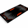 Alliez esthétique et performance avec le tapis sol moto KTM, spécialement conçu pour les passionnés de la marque autrichienne.