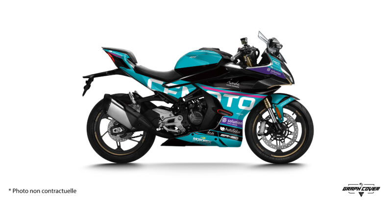 Affirme ton style sur route ou sur piste avec les Stickers 450 SR, spécialement conçu pour la CF Moto sportive. Livraison rapide