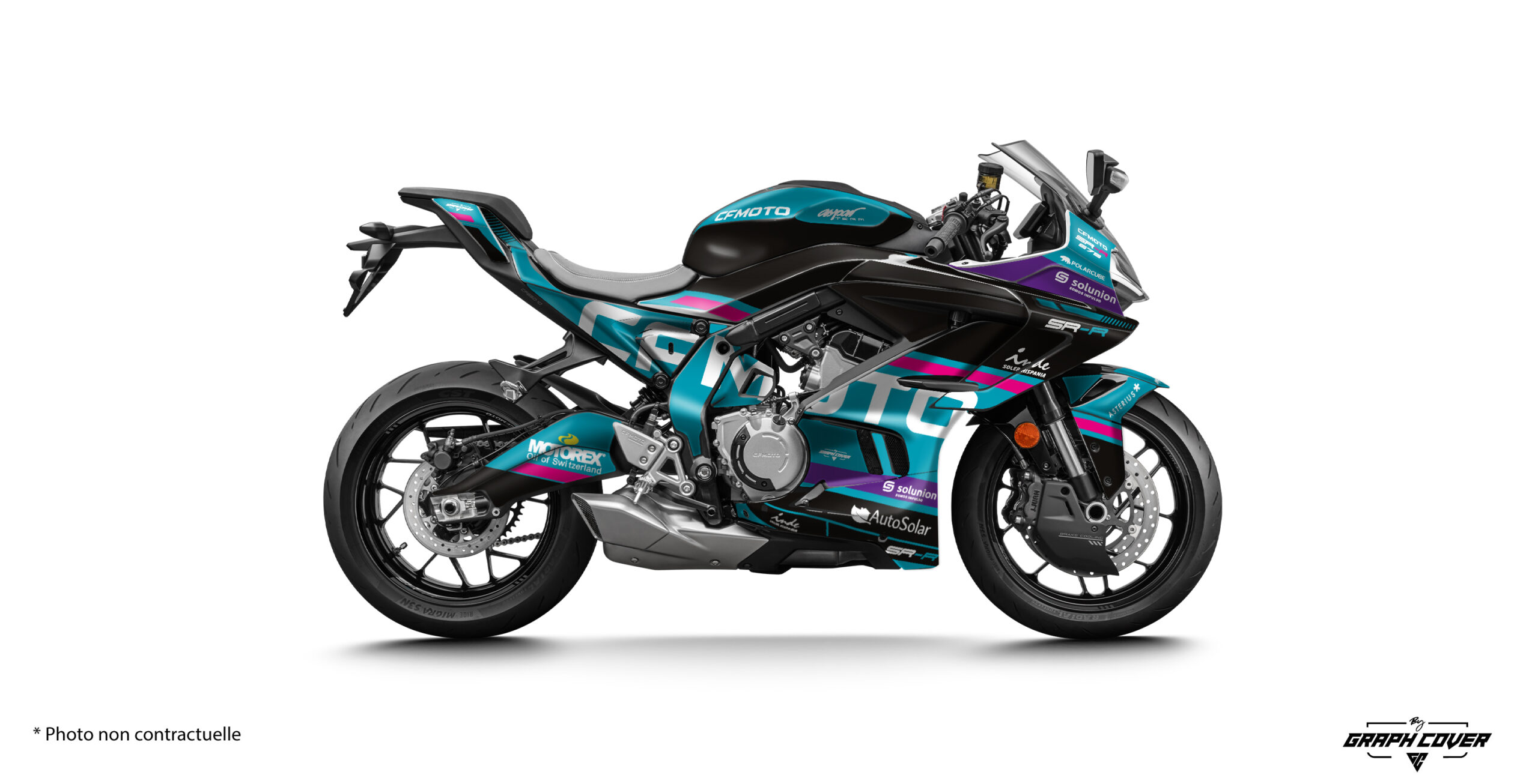 Transforme ta CF MOTO 675 SR en véritable machine de course avec notre tout nouveau kit déco GP3, inspiré directement des paddocks de MotoGP.