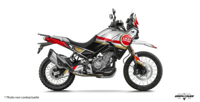 Redonne du caractère à ta CF Moto avec les Stickers 450 MT Lucky Explorer, une édition spéciale inspirée des grandes heures du rallye-raid.