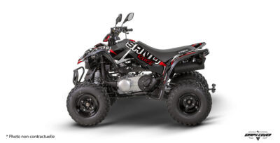 Envie de donner du caractère à ton quad ? Le kit déco Maxxer 300 – Sand Race est fait pour toi. Ce kit existe en plusieurs coloris : jaune, rose ou rouge.