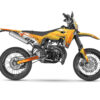 Transformez votre moto avec le Kit déco Sherco 50cc Axion. Pensé pour les passionnés, ce design coloré et énergique insuffle un esprit racing à votre 50cc.