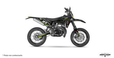 Transformez votre Sherco SM 50 en véritable machine de course avec notre Kit déco Sherco SM50 au design Drivon. Fabrication : française et à la commande.