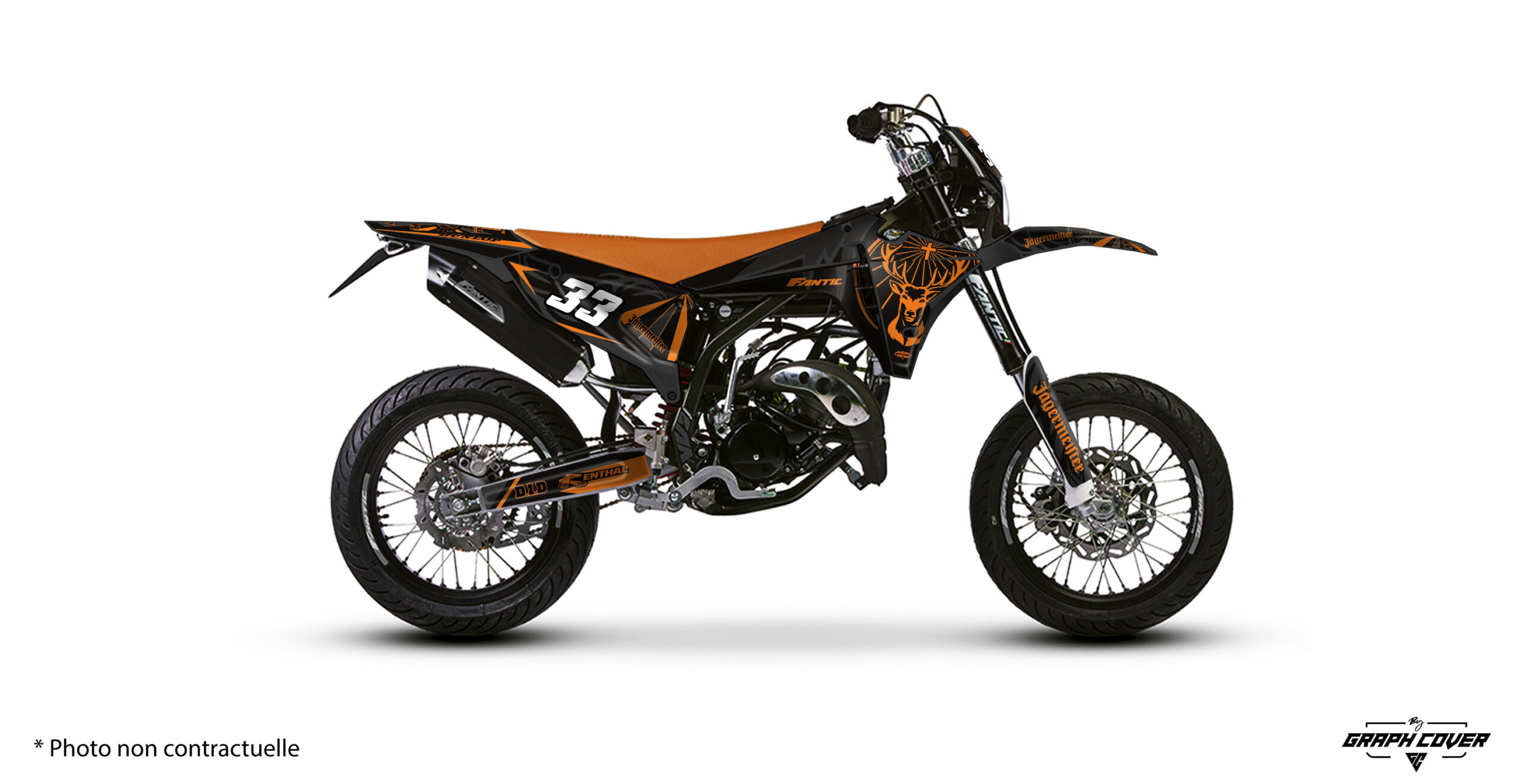 Sublimez votre moto avec l’habillage Fantic XM 50 Trantor. Compatible avec les modèles XM et XE 50cc, ce revêtement graphique donne un style puissant et original.