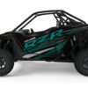 Faites briller votre SSV avec le Stickers Polaris Pro XP – Design Prizm, un kit déco audacieux qui fusionne puissance, vitesse et modernité.