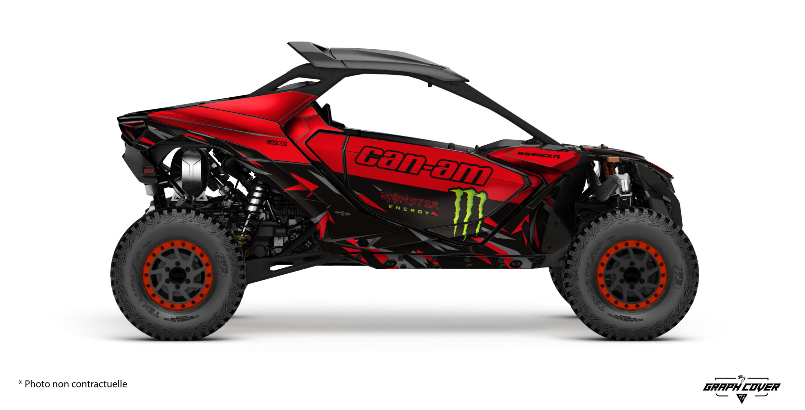 Transformez votre Can-Am Maverick R avec le design Tory, une création ultra-agressive pensée pour sublimer les lignes acérées du SSV le plus performant du marché.