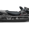 Kawasaki-STX-15F---STX-12F-Opskin-Rouge-3D Avec ce Kit Déco Kawasaki STX-15F, votre jet ski adopte un style fort et moderne. Le design Opskin apporte une allure sportive et précise, avec son camouflage graphique revisité.