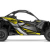 Sublime ton Can-Am Maverick X3 avec le kit custom graphics Stratos, une création exclusive Graph Cover alliant style percutant, technicité et résistance ultime.
