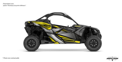 Sublime ton Can-Am Maverick X3 avec le kit custom graphics Stratos, une création exclusive Graph Cover alliant style percutant, technicité et résistance ultime.