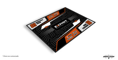 Alliez performance et élégance avec le tapis karting Exprit modèle 2, un accessoire indispensable pour tout pilote passionné.