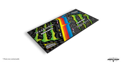 Le tapis environnemental Monster Modèle 4 incarne la puissance, l’adrénaline et le style unique de la marque iconique du sport mécanique.