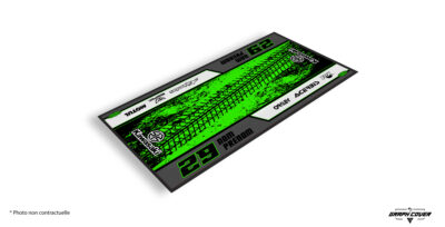 L’esprit “Team Green” sur ton paddock. Le tapis moto Kawasaki personnalisé Modèle 6 incarne toute la puissance et l’audace de la marque japonaise.