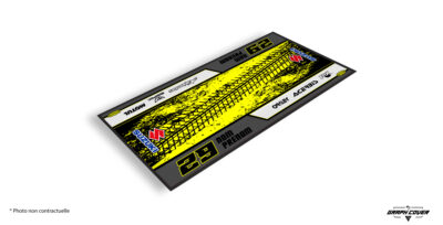 Affirme ton style sur le paddock avec ce tapis moto Suzuki personnalisé, inspiré par l’esprit de compétition de la marque japonaise.