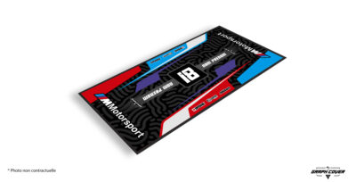 L’excellence allemande au service du style. Allie performance, élégance et précision avec ce tapis moto BMW, un modèle inspiré de l’univers M Motorsport.