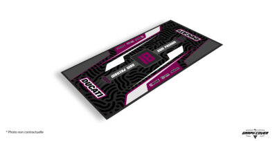 Style, puissance et précision italienneReprésente l’esprit de la marque italienne la plus légendaire avec ce tapis moto Ducati.