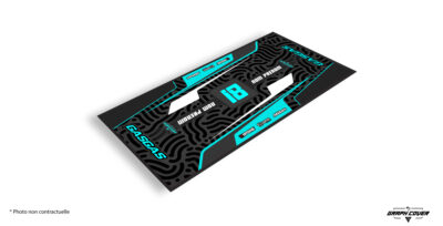 Exprime toute l’énergie de la marque avec ce tapis moto Gasgas, conçu pour les pilotes passionnés et les amateurs de compétition.