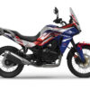 L’Autocollant Transalp XL 750 Blade apporte un style affirmé à la Honda. Ce kit déco moderne inspiré des codes adventure, dynamise les lignes du trail.