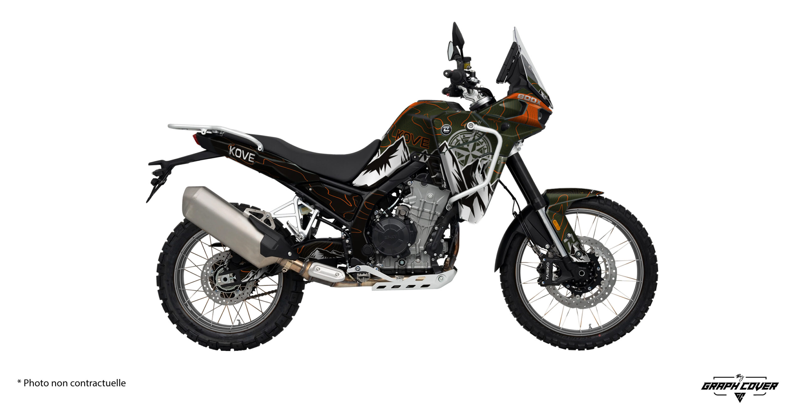 Le kit déco Kove 800X Travel a été pensé pour les pilotes qui aiment l’aventure et les longues distances. Il apporte une identité graphique forte à la Kove 800X Pro ou Rally.