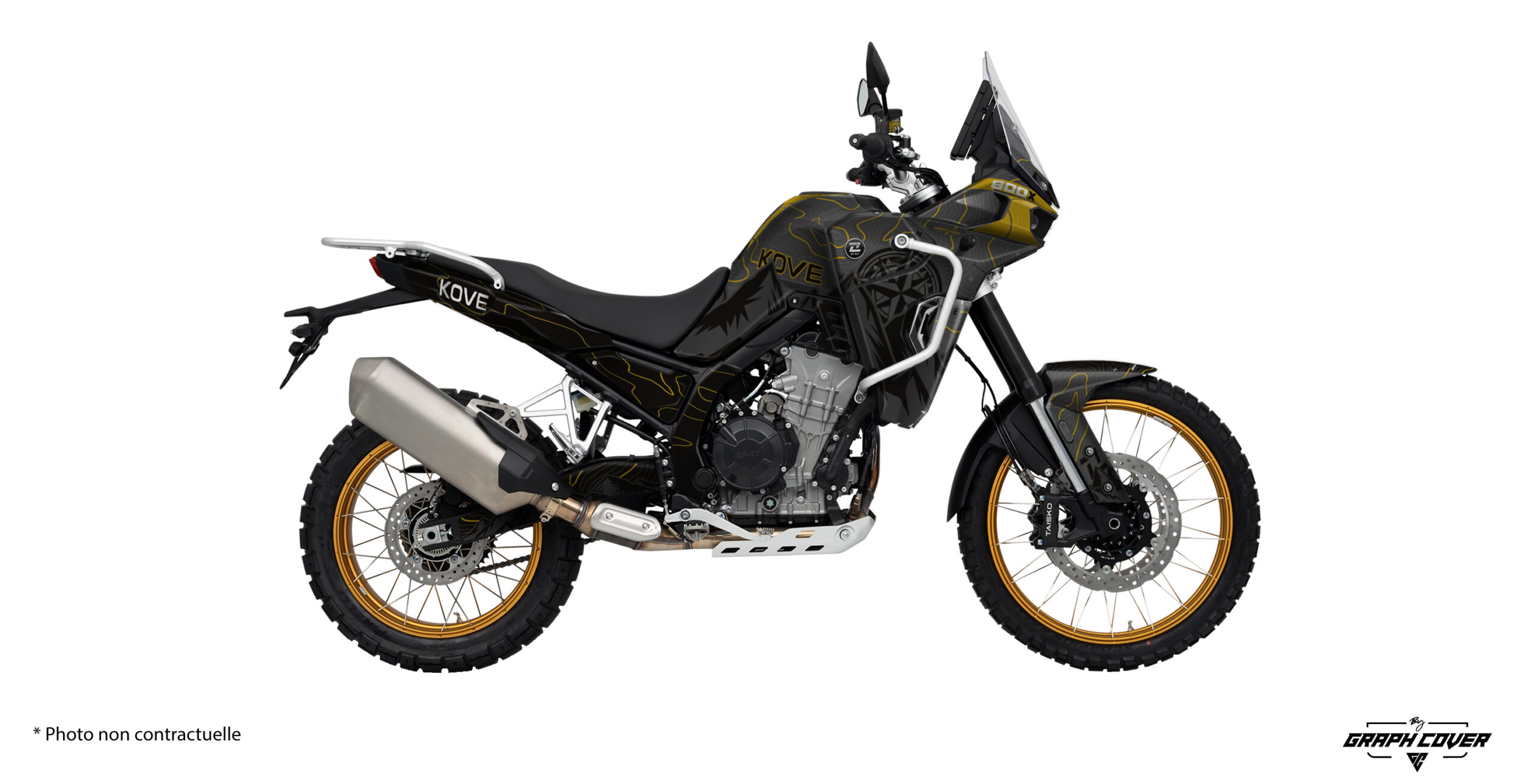 Le kit déco Kove 800X Travel a été pensé pour les pilotes qui aiment l’aventure et les longues distances. Il apporte une identité graphique forte à la Kove 800X Pro ou Rally.