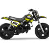 Yamaha-PW-50---96+-Flow-Pistahce-3D Envie d’un look unique ? Le Kit déco Yamaha Piwi Flow transforme la PW 50 en mini moto racing au style moderne, fluide et ultra dynamique.