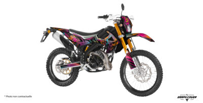 Kit déco Rieju MRT 50 Skinoo : design audacieux, graphismes dynamiques et personnalisation complète. Donnez un style unique à votre Rieju MRT 50.