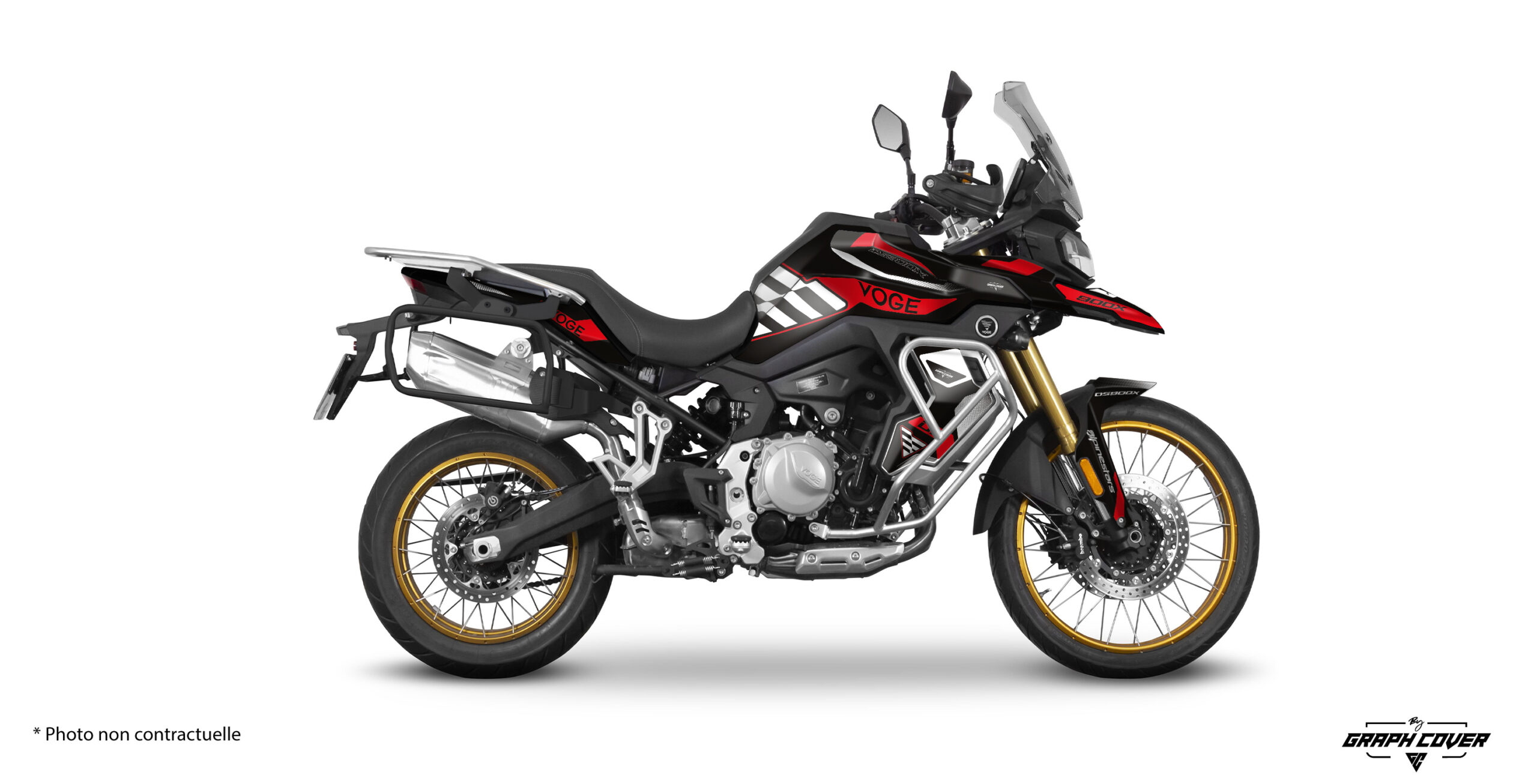 VOGE-DS-900X-2024+-PRIUM-Rouge-3D Avec le Kit déco DS 900X – Prium, votre Voge gagne en présence visuelle, en personnalité et en caractère, tout en conservant une finition haut de gamme.