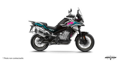 Kit déco Ibex 800 Tyr pour CFMOTO 800 MT avec design inspiré du rallye, fabrication française sur vinyle premium et nombreuses options de personnalisation.