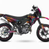 Personnalisez votre moto avec le Kit déco Masai X-Ray 50 Skinoo. Design tropical , fabrication française, vinyle premium et personnalisation sur mesure.