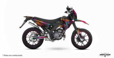 Personnalisez votre moto avec le Kit déco Masai X-Ray 50 Skinoo. Design tropical , fabrication française, vinyle premium et personnalisation sur mesure.