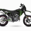 Masai-X-Ray-50---19+-Trantor-Vert_3D Personnalisez votre moto avec le Kit déco 50cc X-Ray Trantor pour Masai X-Ray 50. Design exclusif, fabrication française, vinyle premium haute résistance et nombreuses options de personnalisation.