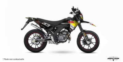 Personnalisez votre Masai X-Ray 50 avec le Kit déco Masai 50cc Tyr. Design racing exclusif, vinyle premium et nombreuses options de personnalisation.