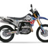 Kit déco moto DR-Z4S Rocz au style racing, personnalisable en couleurs, numéro et logos. Vinyle renforcé et fabrication sur mesure en France.